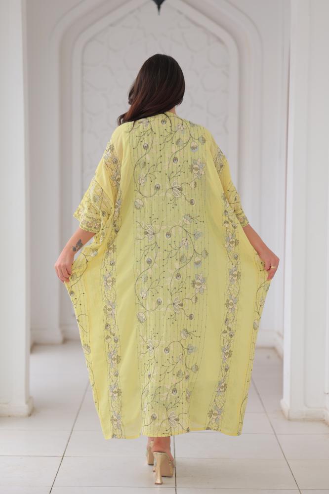 Elegant Kuwaiti thobe, lemon yellow