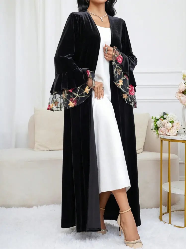 Al Najma عباءة نسائية أنيقة وعصرية مطرزة بالزهور