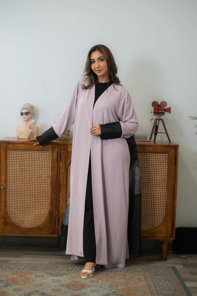 عباية لنن مفتوحة بلون لافندر مع أكمام سوداء من Via abaya