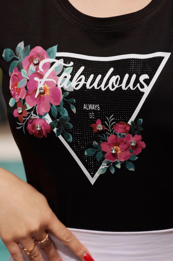تي شيرت نسائي أسود بطبعة زهور وكلمة Fabulous وأحجار كريستال