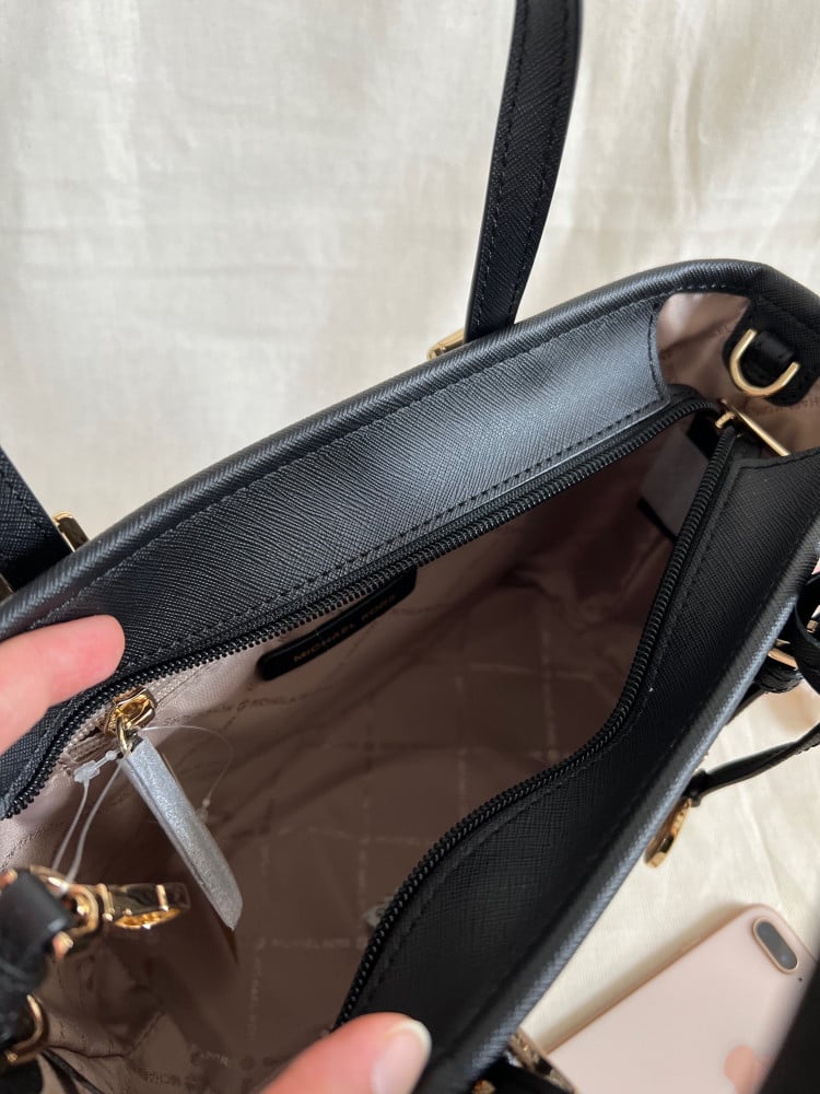 شنطة مايكل كورس Jet Set tote