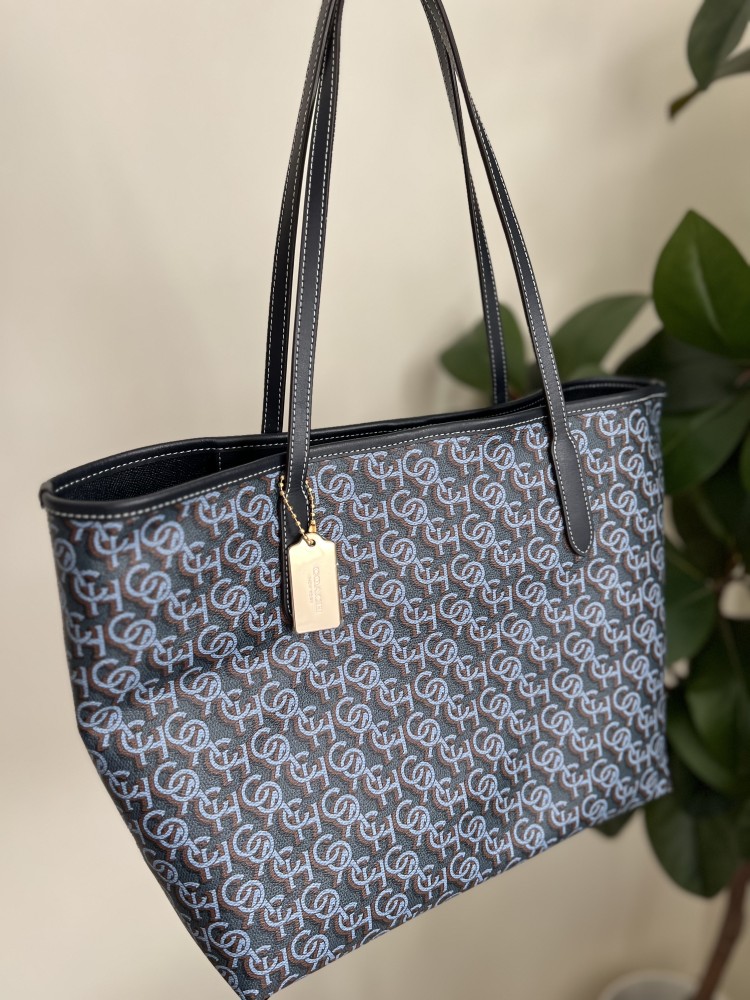شنطة كوتش للكتف كبيره monogram tote