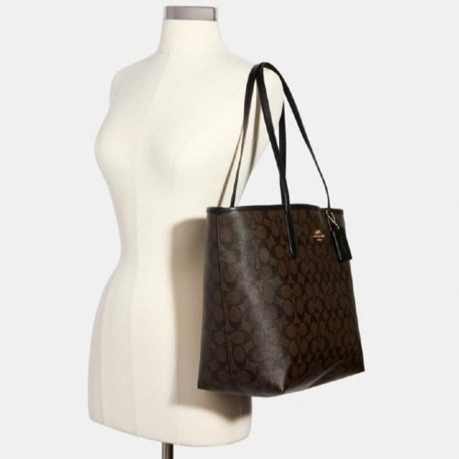 شنطة كوتش للكتف City tote