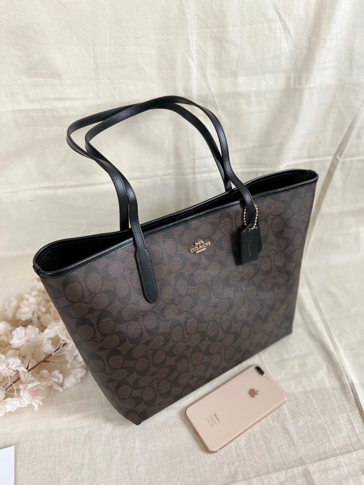 شنطة كوتش للكتف City tote