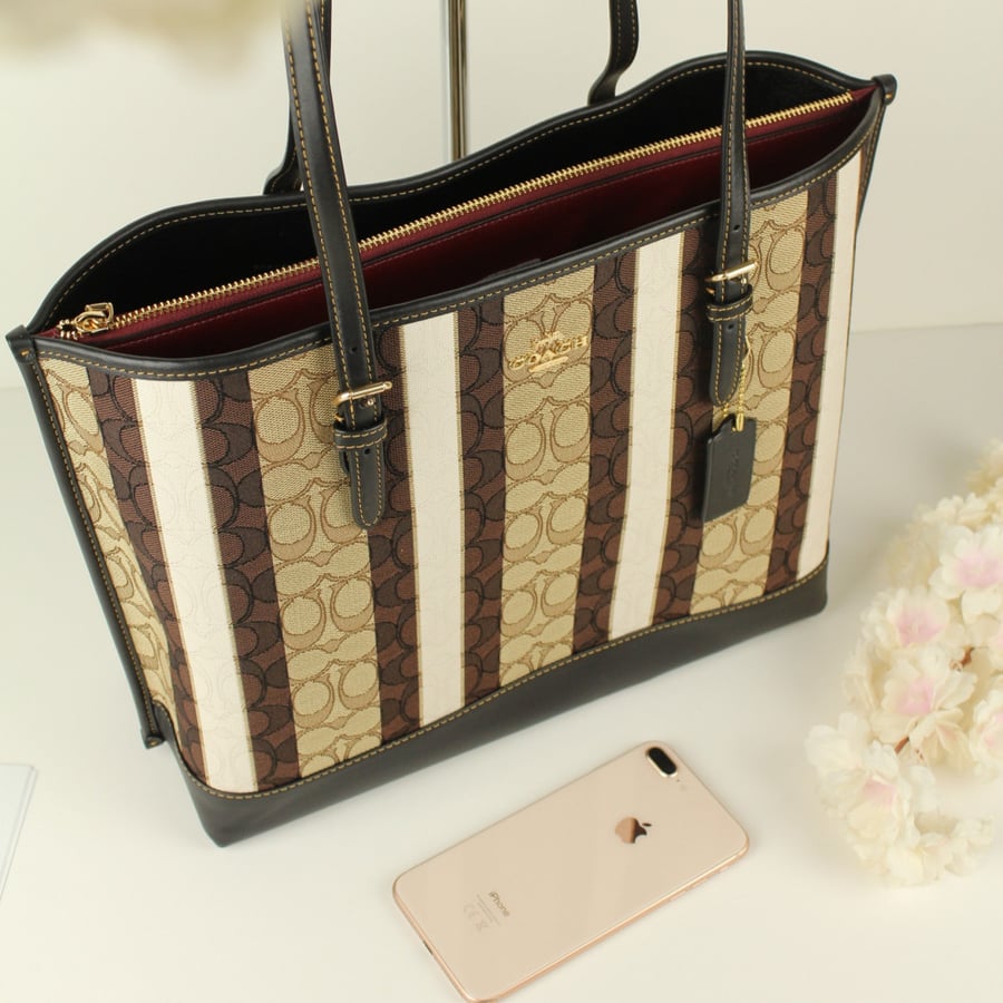 شنطة كوتش للكتف Mollie tote