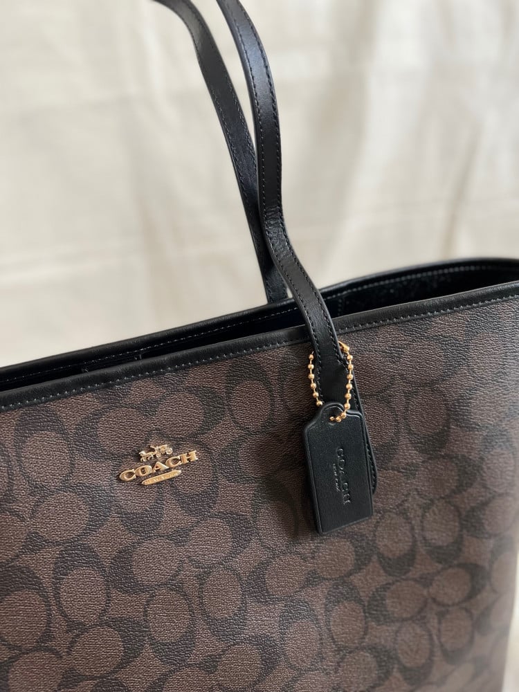 شنطة كوتش للكتف City tote