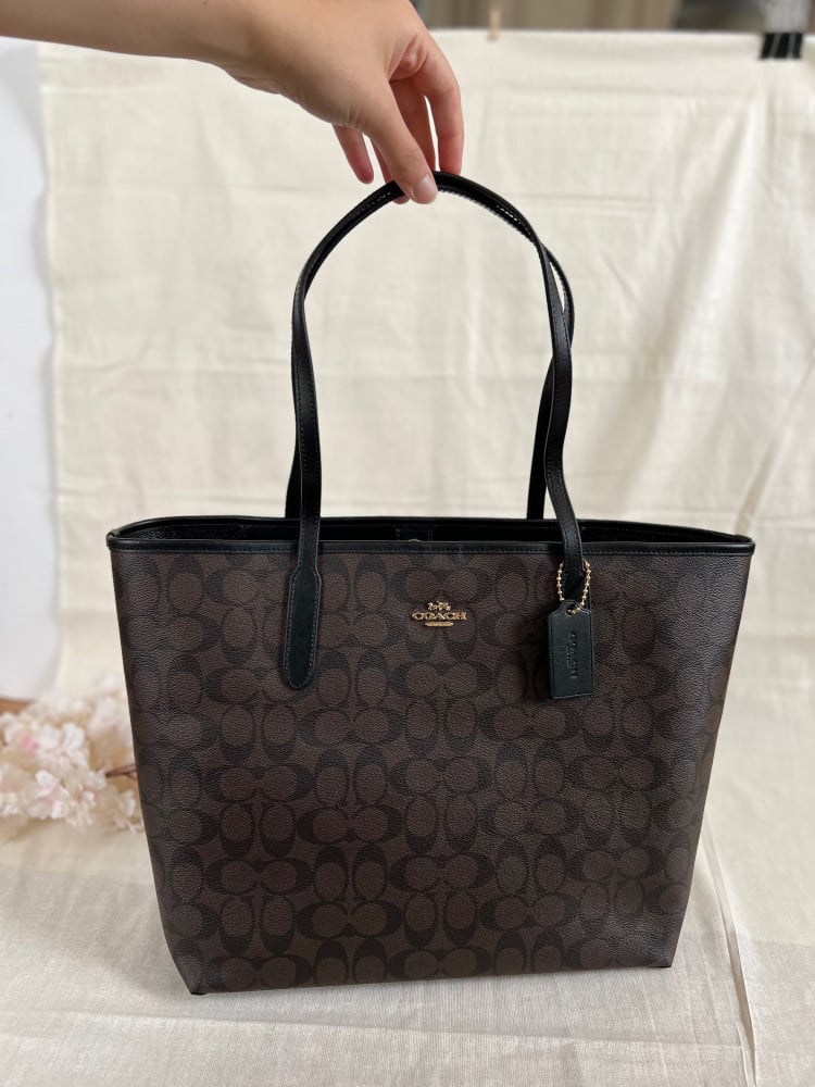 شنطة كوتش للكتف City tote