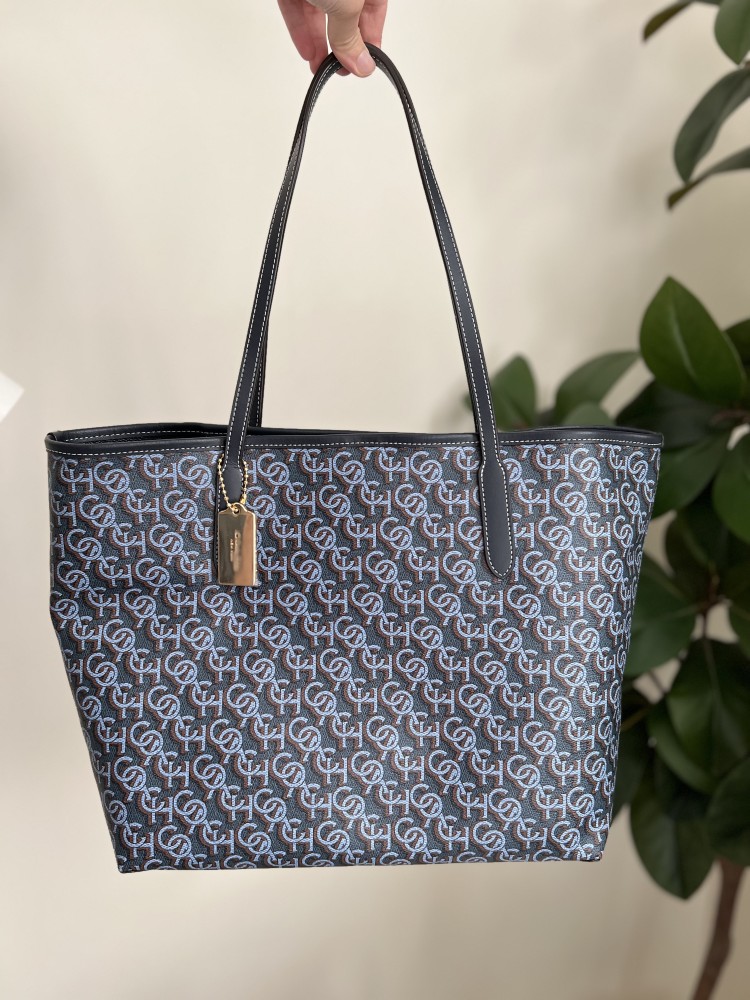 شنطة كوتش للكتف كبيره monogram tote