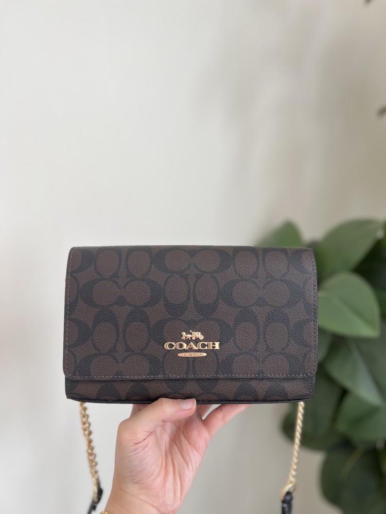 شنطة كوتش Signature Flap كروس بدي