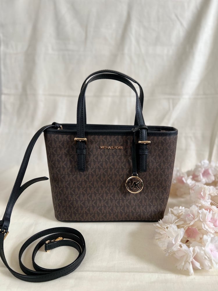 شنطة مايكل كورس Jet Set tote