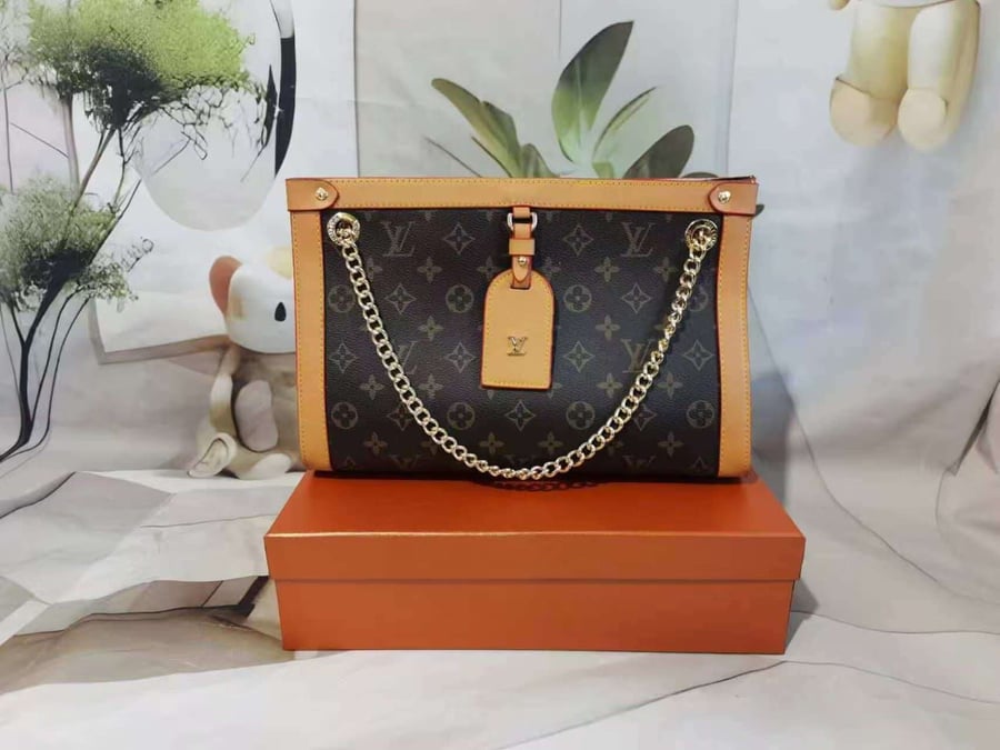 شنطة نسائية ماركة لويس فيتون