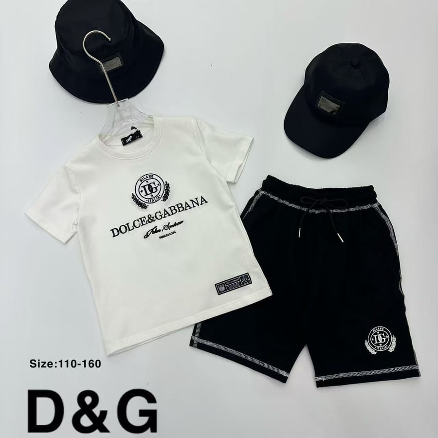 طقم ولادي ماركة دولتشي أند جبانا - D&G1