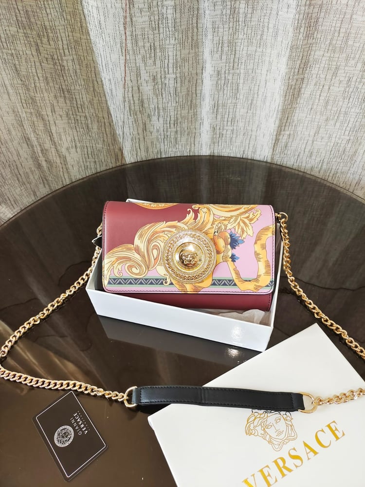 شنطة ماركة فرزاتشي
