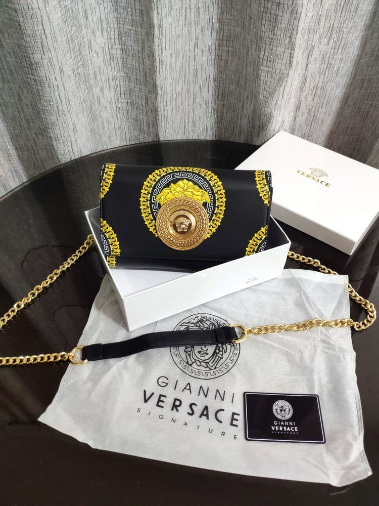 شنطة ماركة فرزاتشي