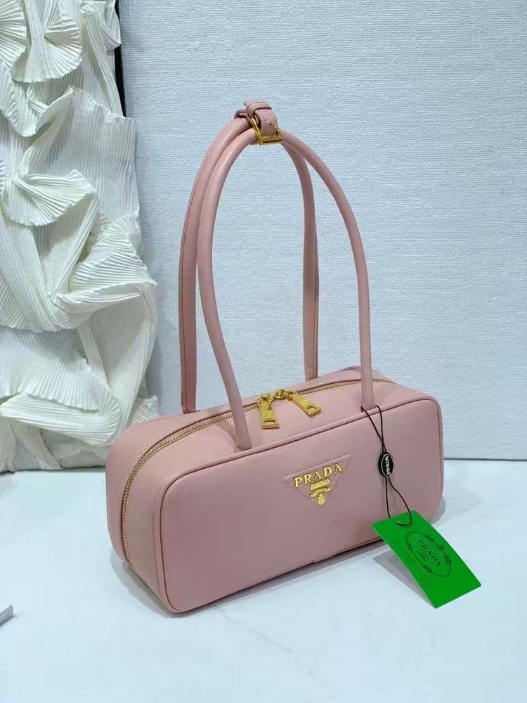 شنطة ماركة برادا