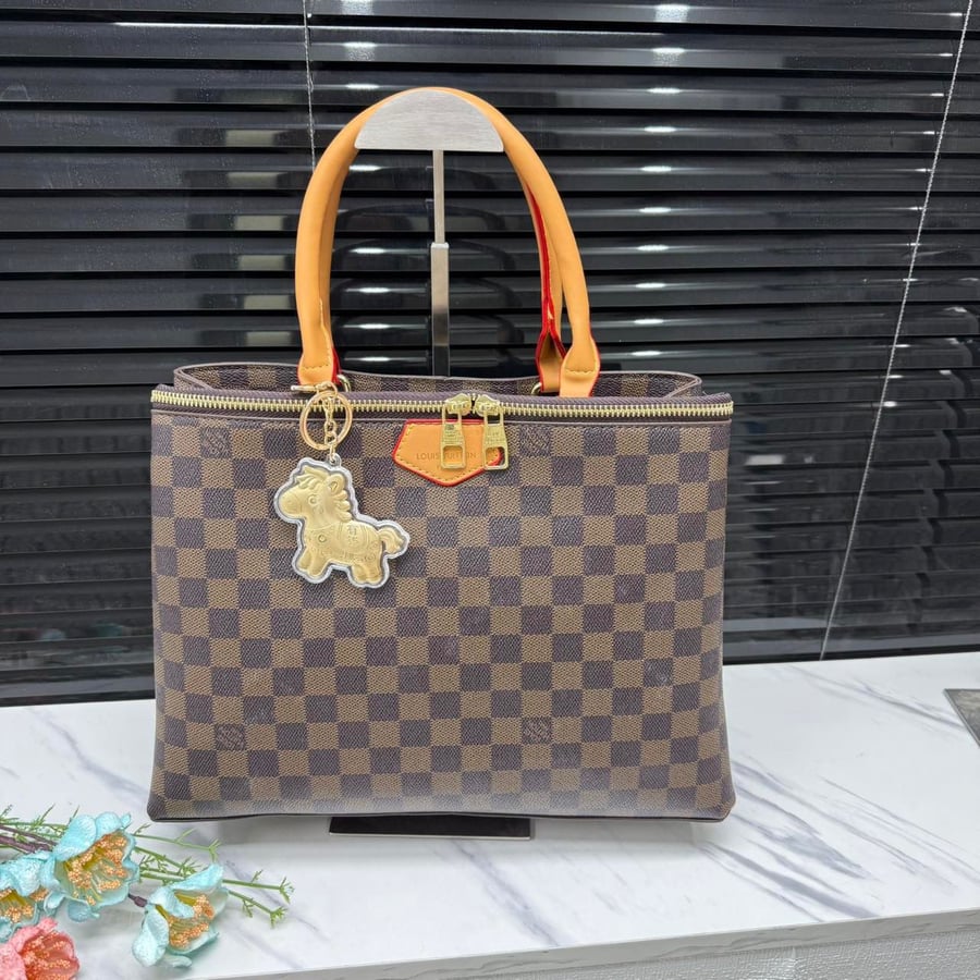 شنطة ماركة لويس فيتون - LV15