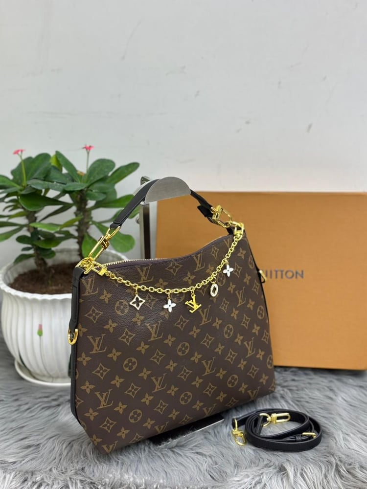 شنطة ماركة لويس فيتون - LV32