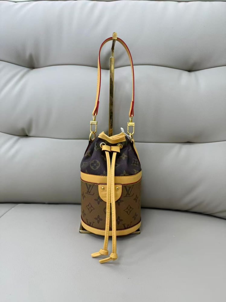 شنطة ماركة لويس فيتون - LV25