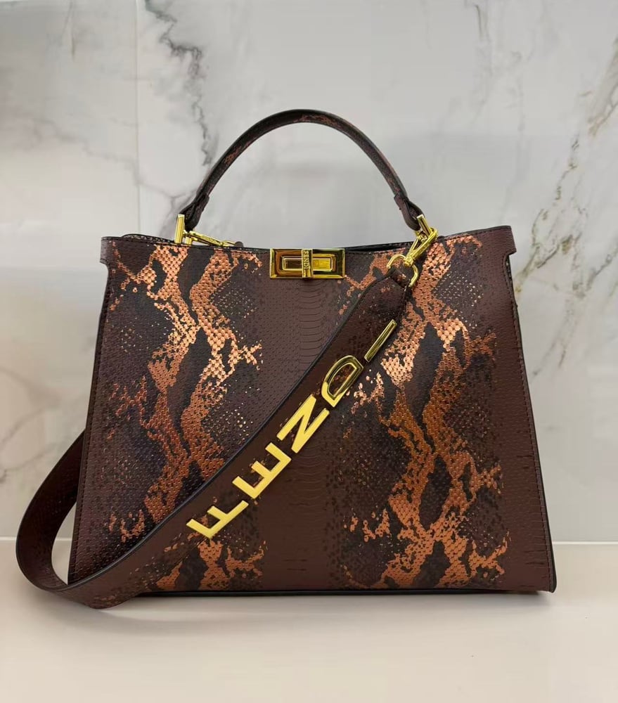 شنطة ماركة فندي