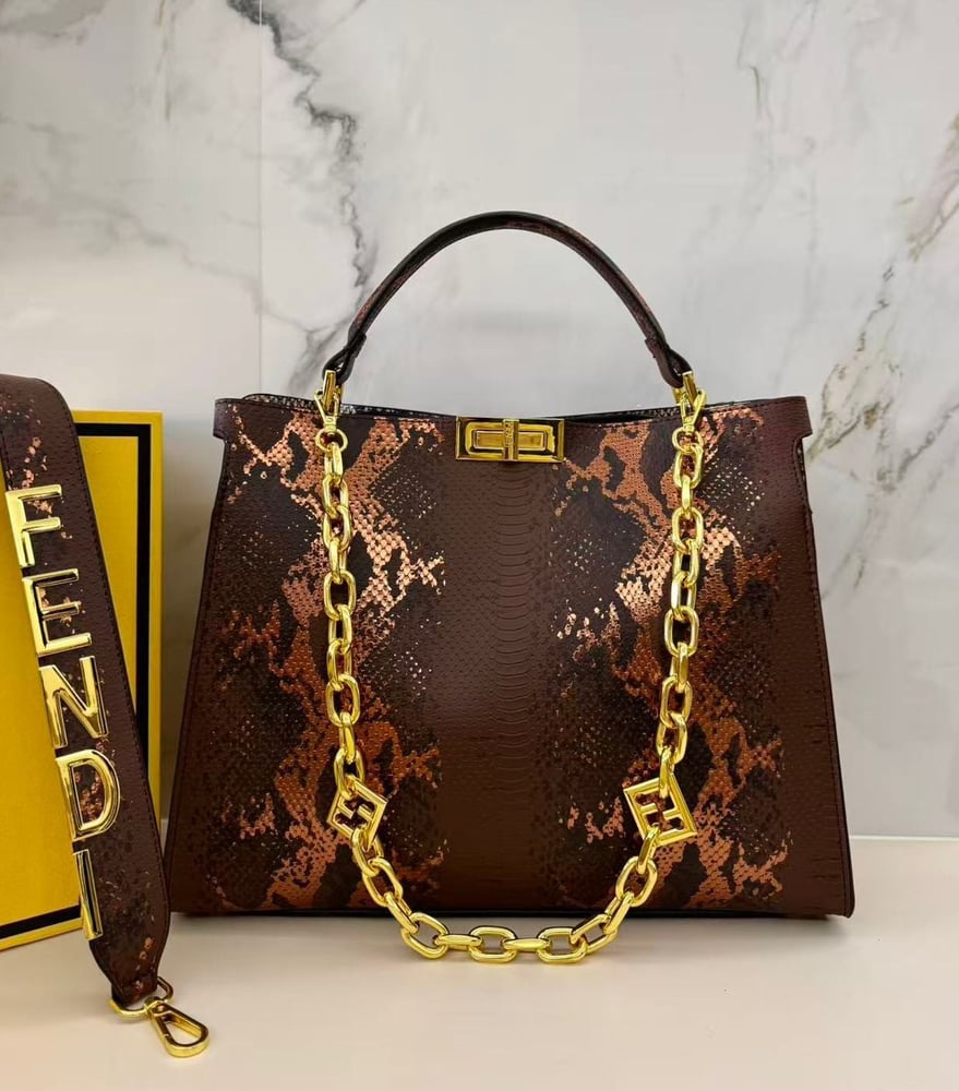شنطة ماركة فندي