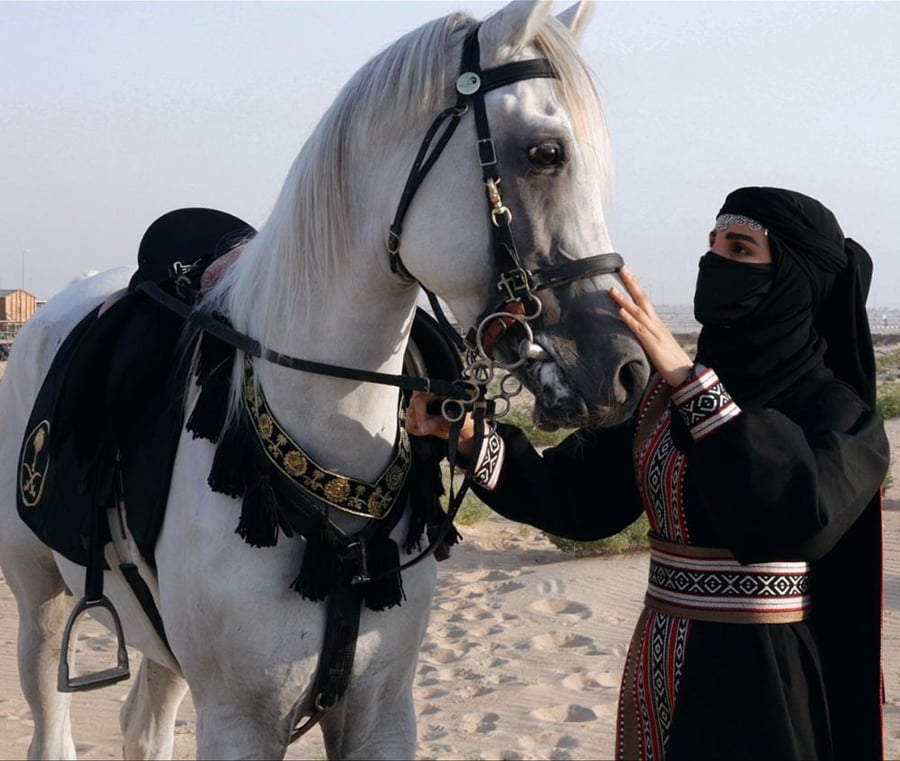 عباية خيوط السرج