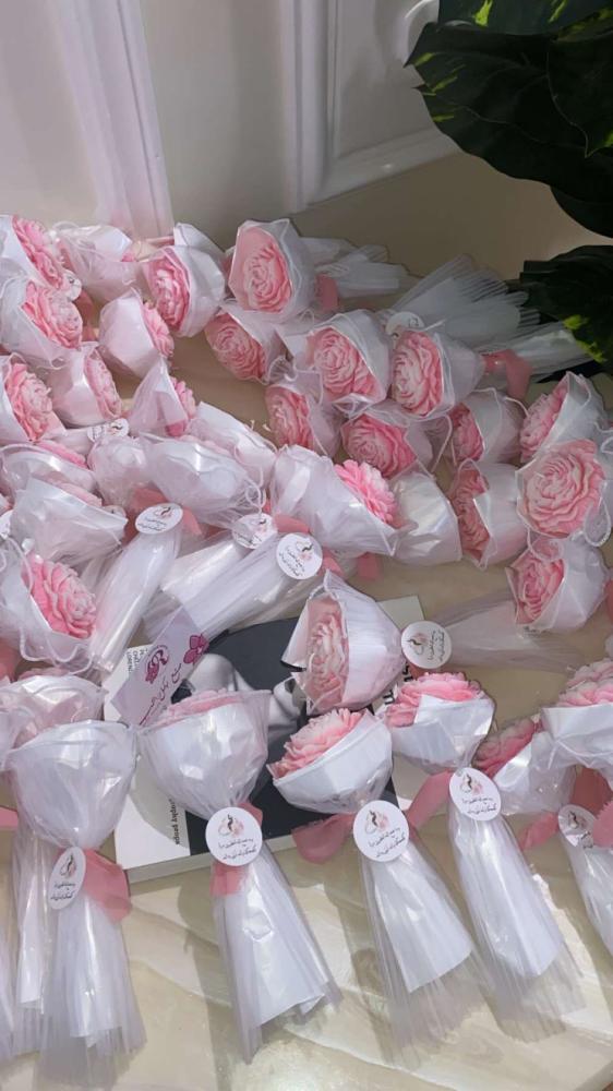توزيعات ورد مغلفة بقماش 12 حبة