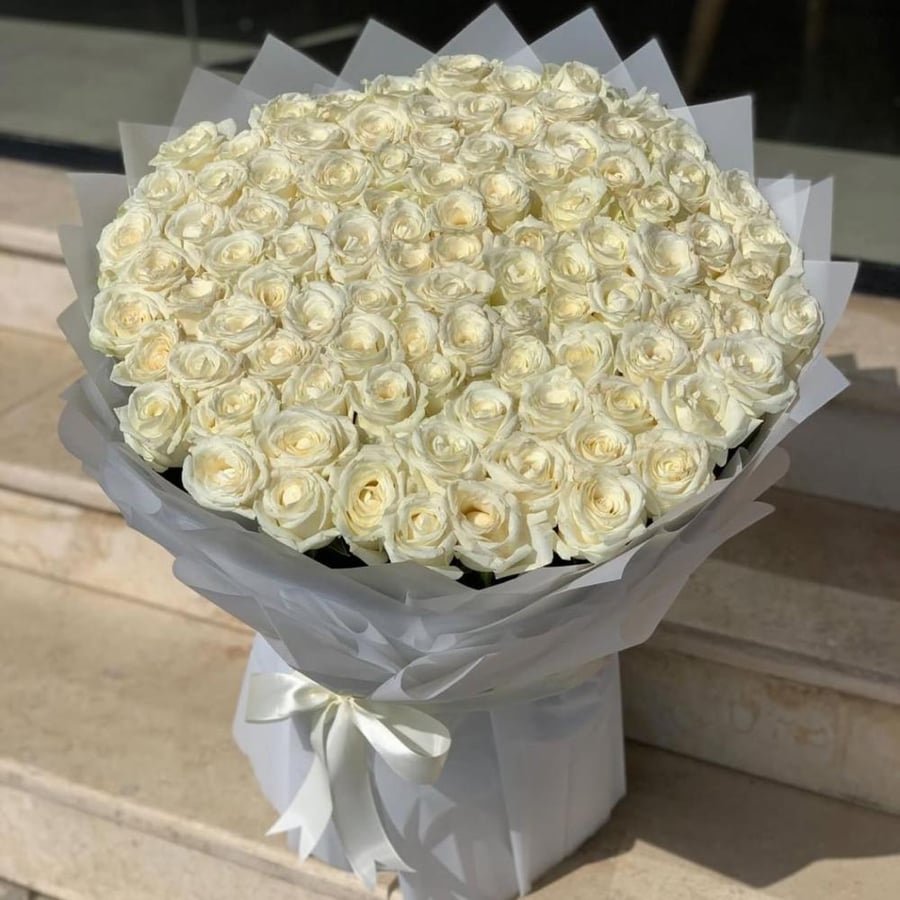 باقة ورد 100