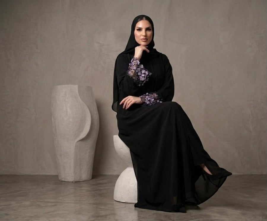 Elena عبايه نسيج تطريز روعه عند نهاية الأكمام