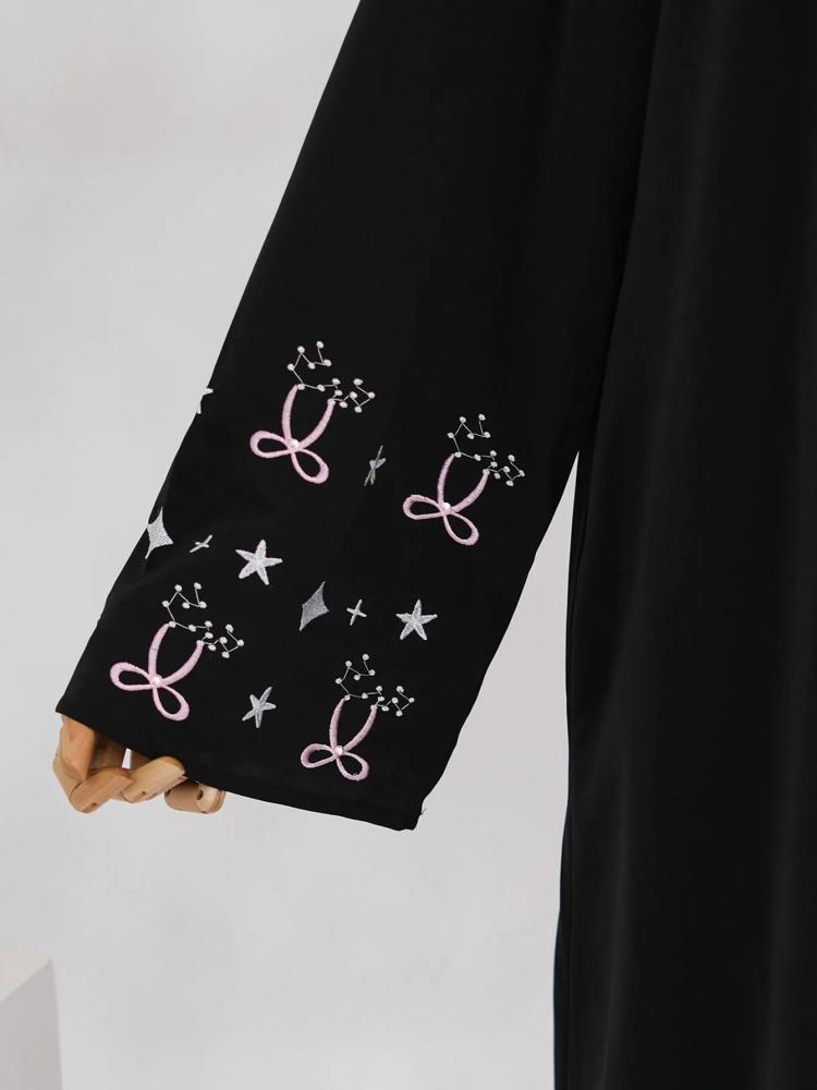 عباية إسلامية مطرزة