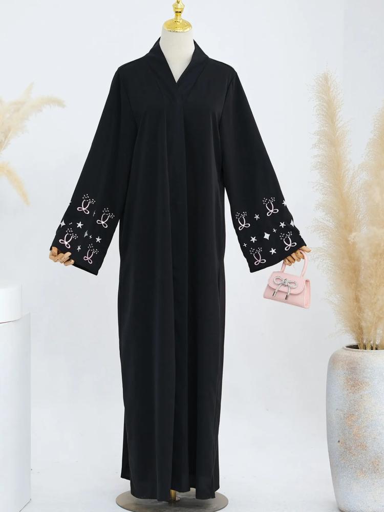 عباية إسلامية مطرزة