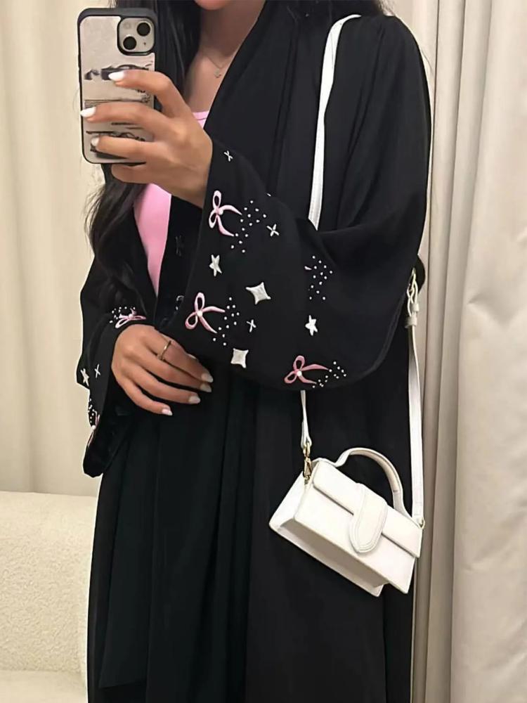عباية إسلامية مطرزة