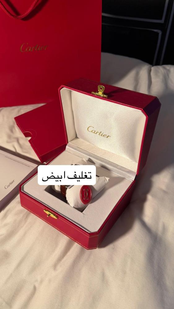 ساعة كارتير نسائيه ذهبيه