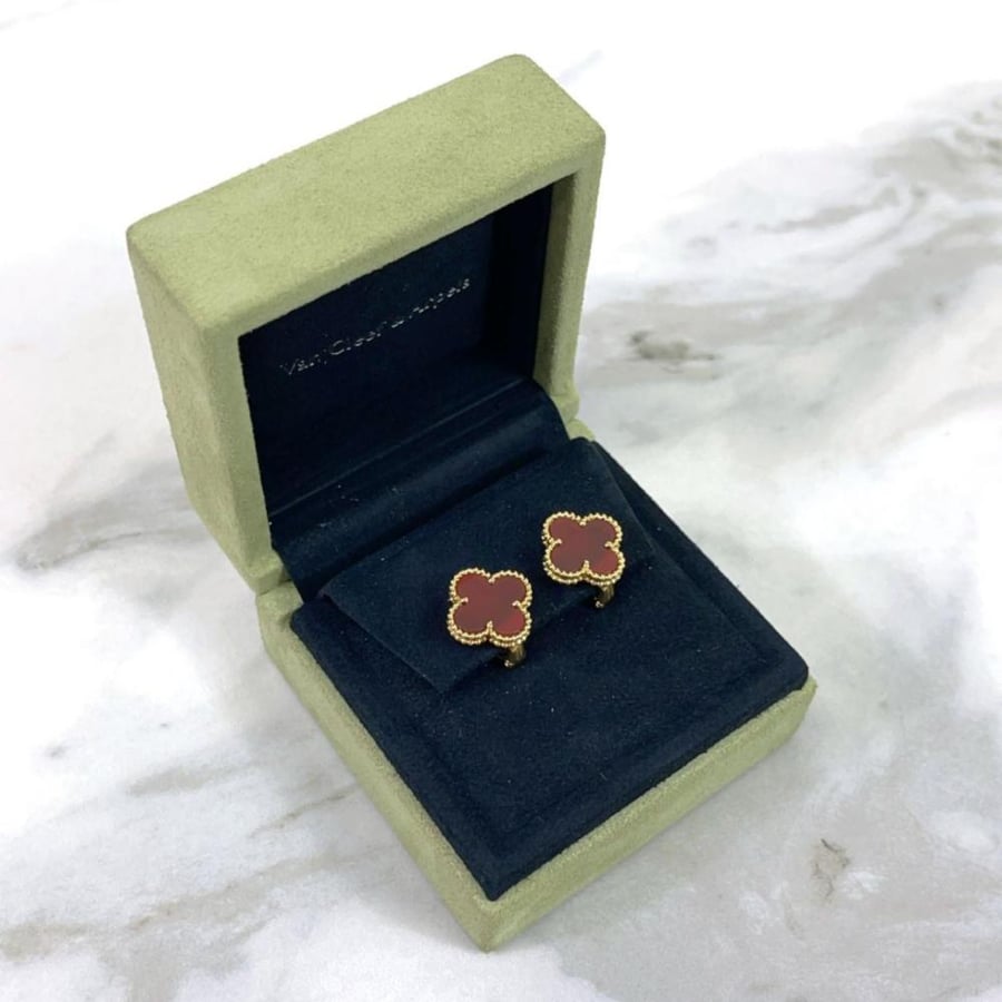 Van Cleef ring in pomegranate color