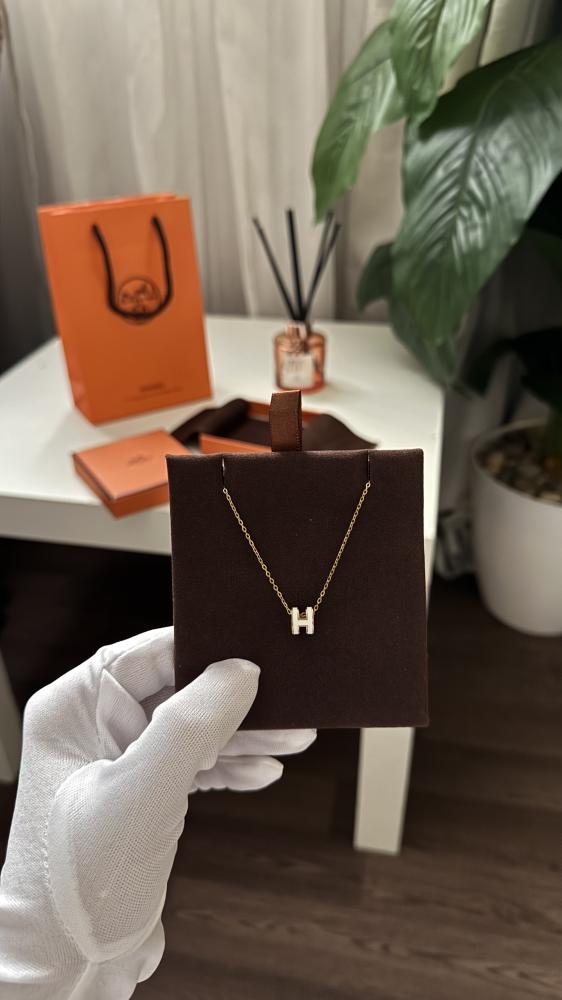 White Hermes necklace