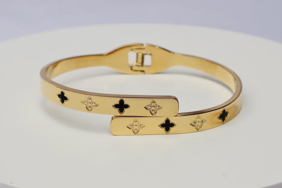 Women's bracelet with a new design inspired by LV