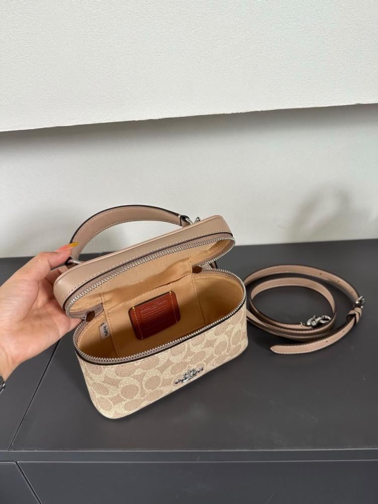 حقيبة كوتش coach
