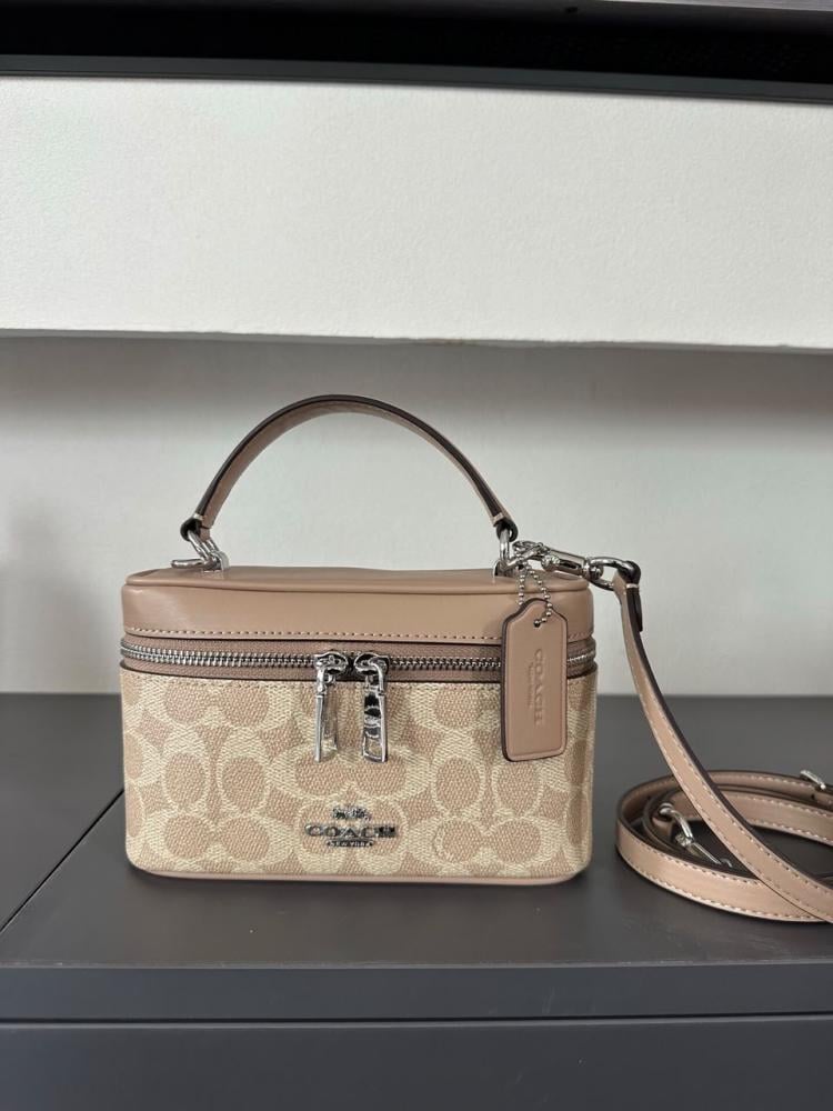 حقيبة كوتش coach