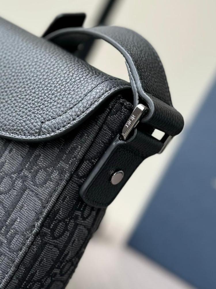 حقيبة ديور للرجال Dior Oblique Saddle