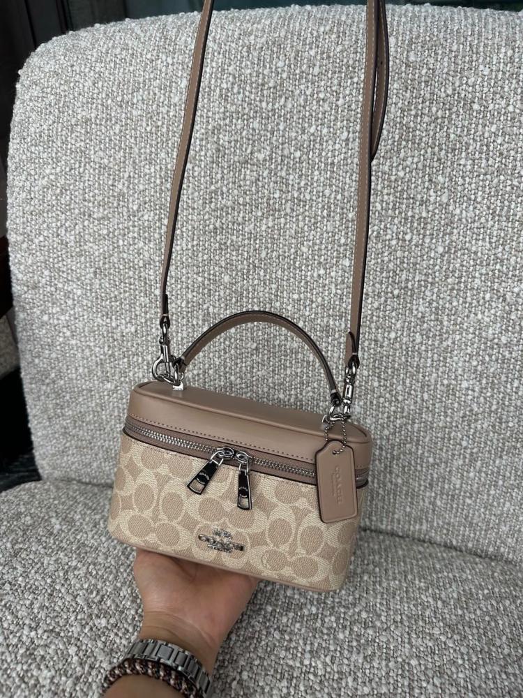 حقيبة كوتش coach