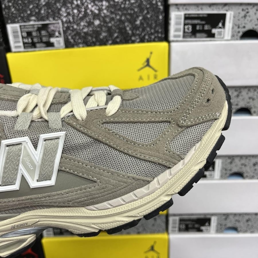 حذاء نيو بالانس new balance