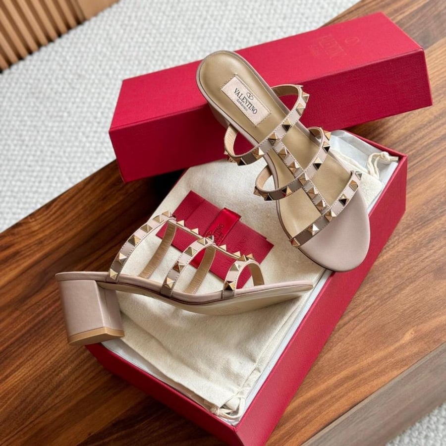 كعب فالنتينو Valentino Garavani Rockstud