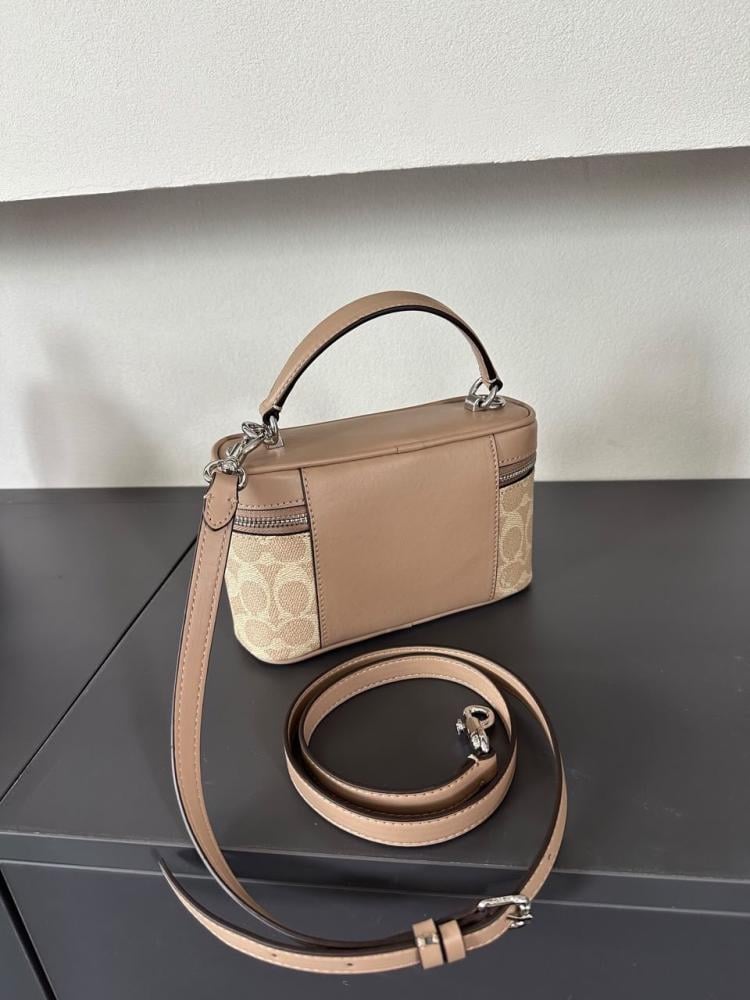 حقيبة كوتش coach