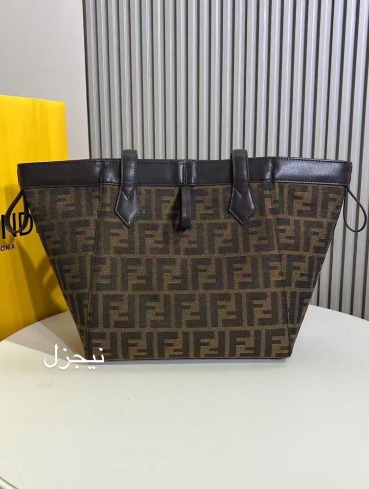 حقيبة فندي ميديم M