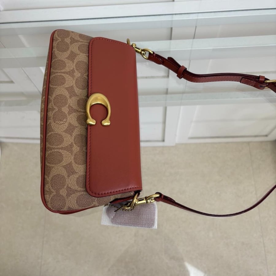 حقيبة كوتش Jet Shoulder Bag
