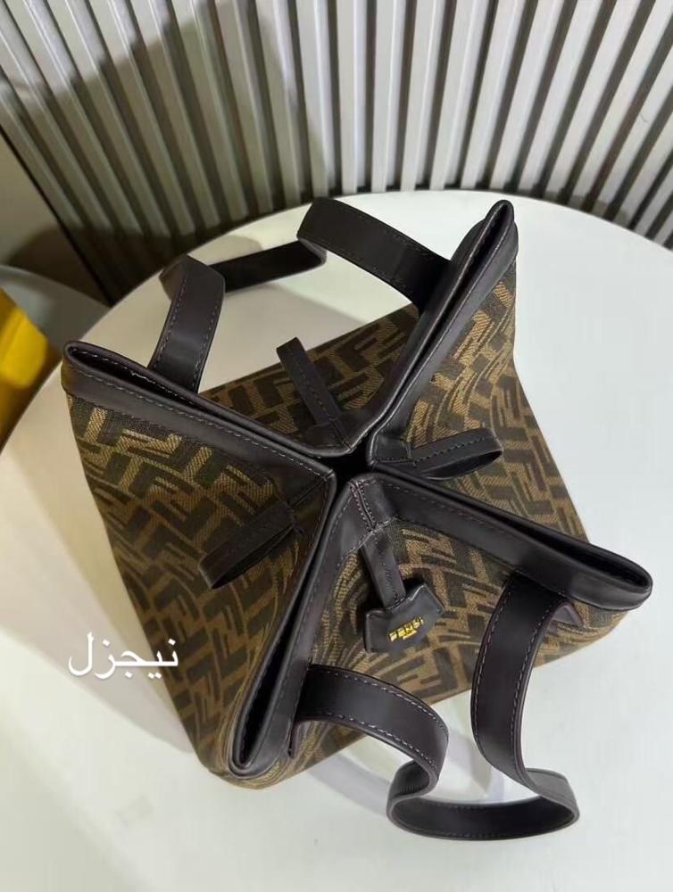 حقيبة فندي ميديم M