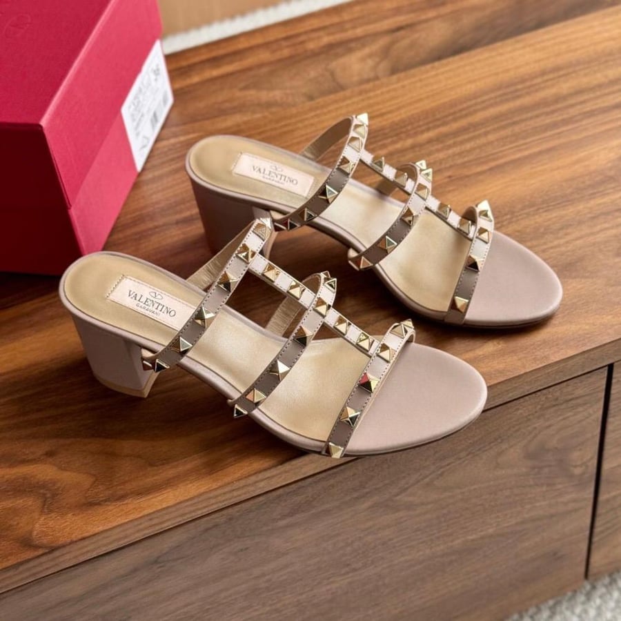 كعب فالنتينو Valentino Garavani Rockstud