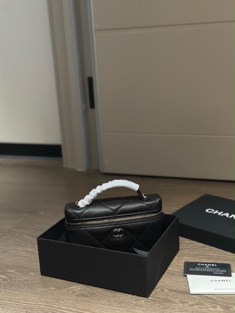 حقيبة شانيل "Vanity Case