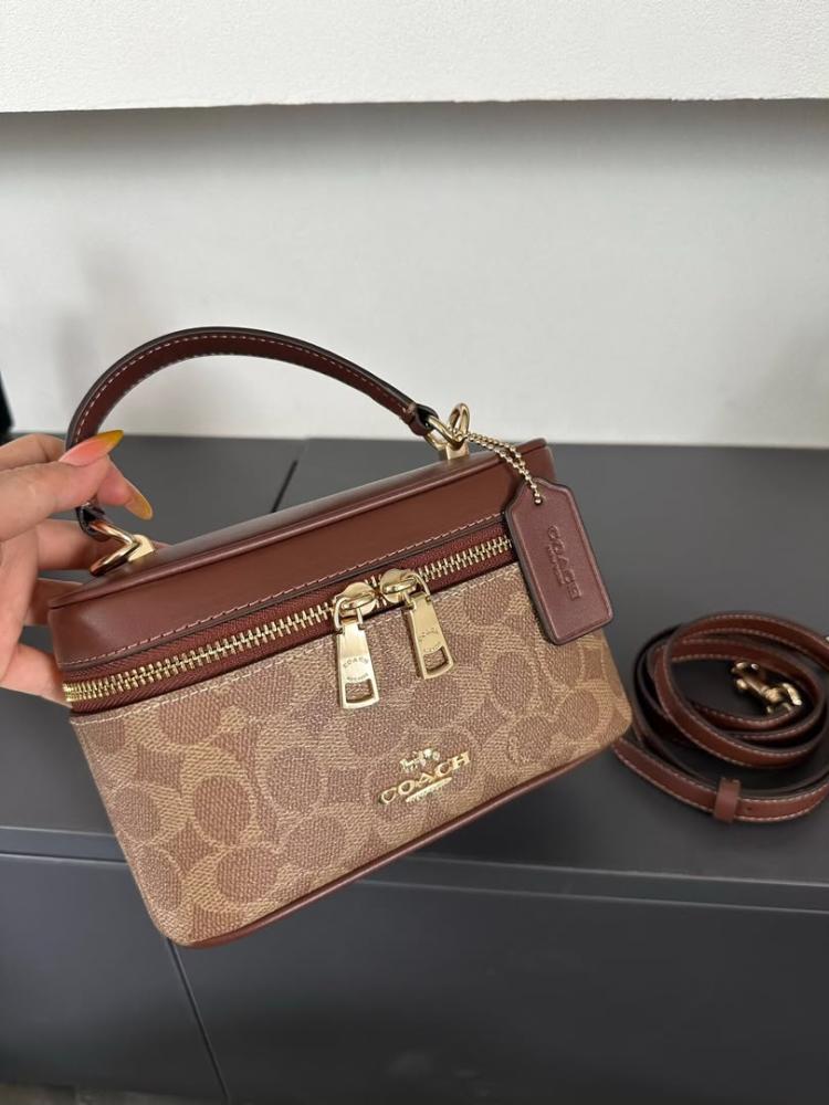 حقيبة كوتش coach
