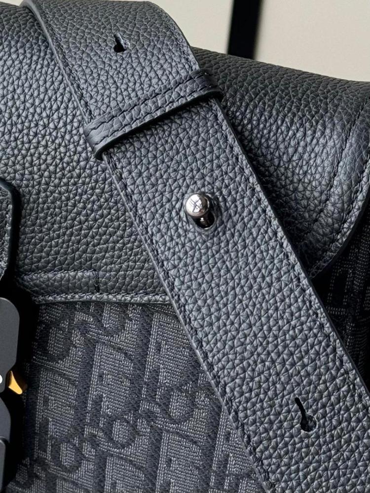 حقيبة ديور للرجال Dior Oblique Saddle