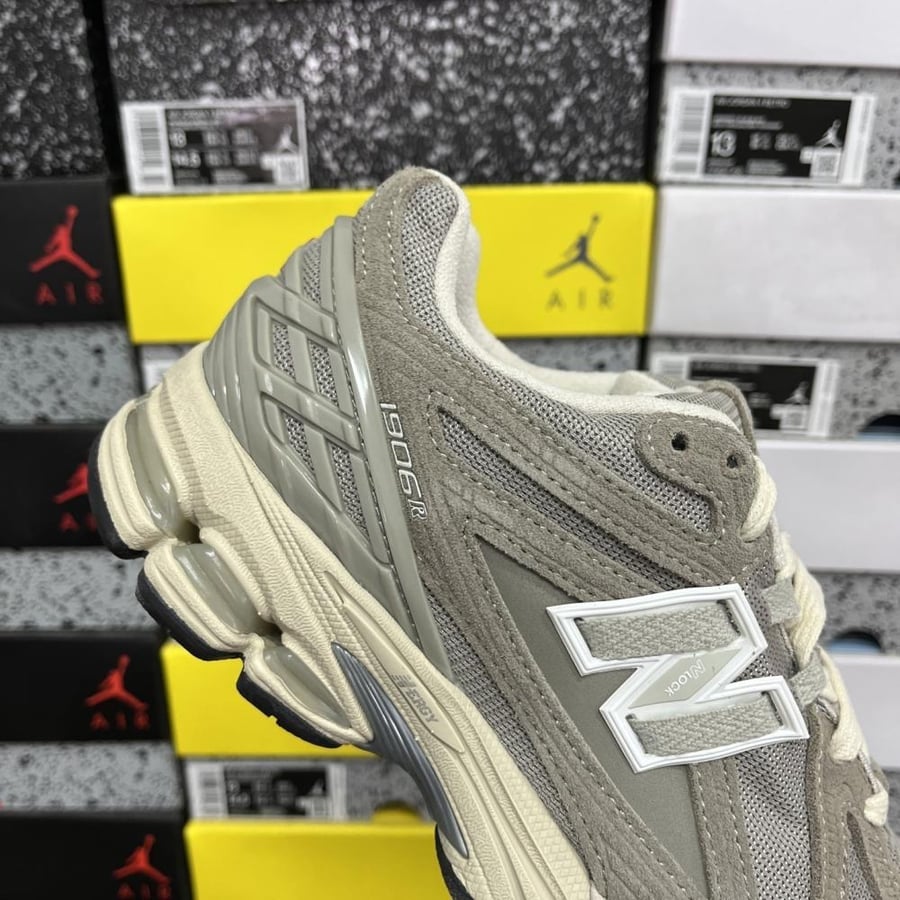 حذاء نيو بالانس new balance
